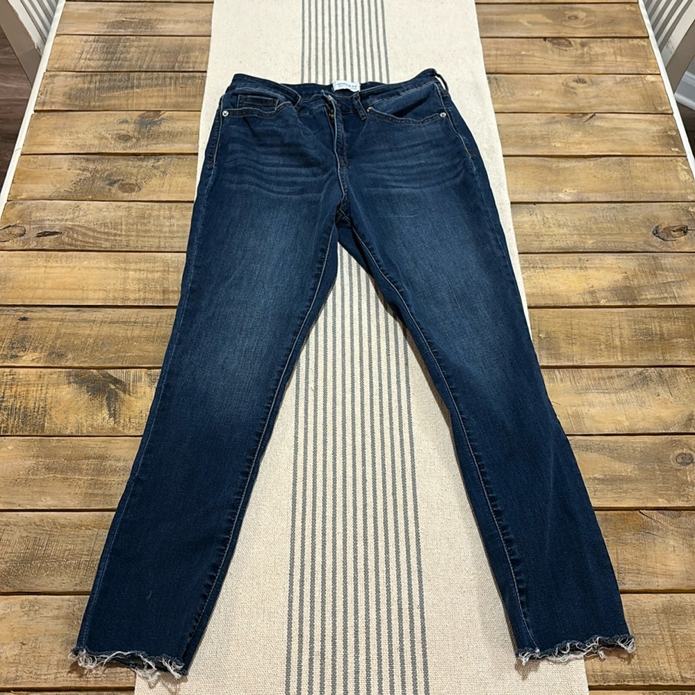 Women’s Crown& Ivy Size 6 Jeans with Deconstructed Hem